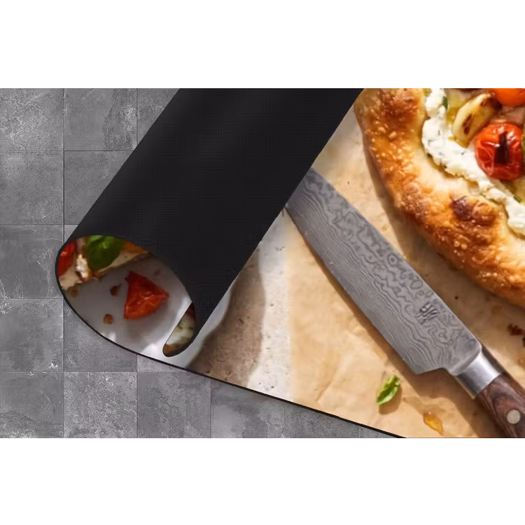 Eten - Tomaten - Basilicum - Maaltijd - Vers Keukenloper - keukenmat middel -closeup