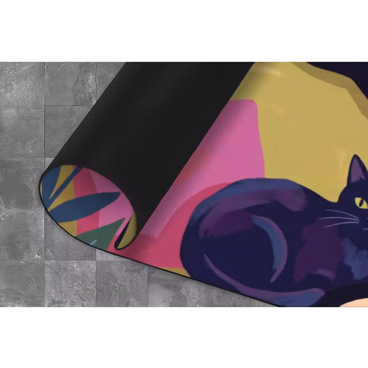 Vrouw - Kat - Interieur - Modern - Kleurrijk Keukenloper - keukenmat middel -closeup