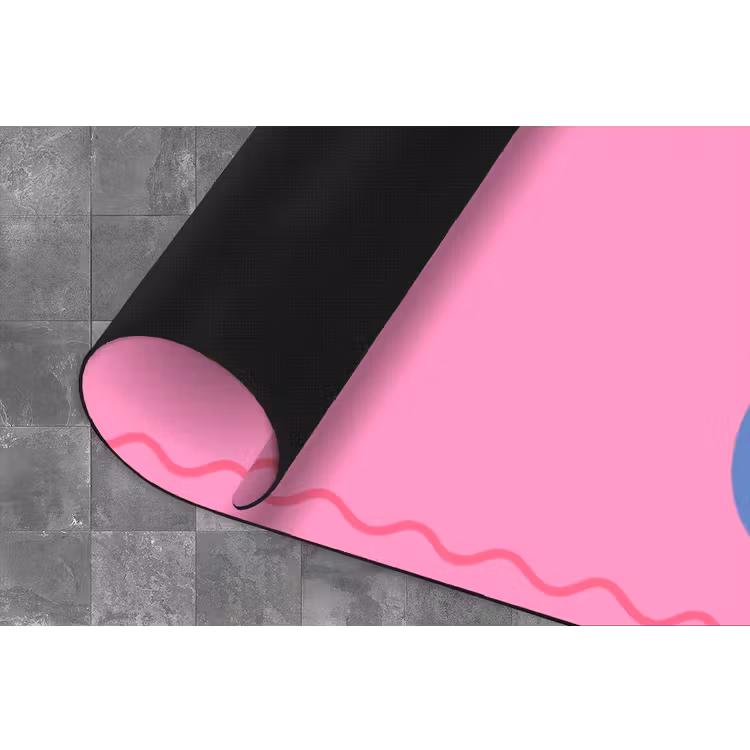Drank - Glazen - Proost - Modern - Roze Keukenloper - keukenmat middel -closeup