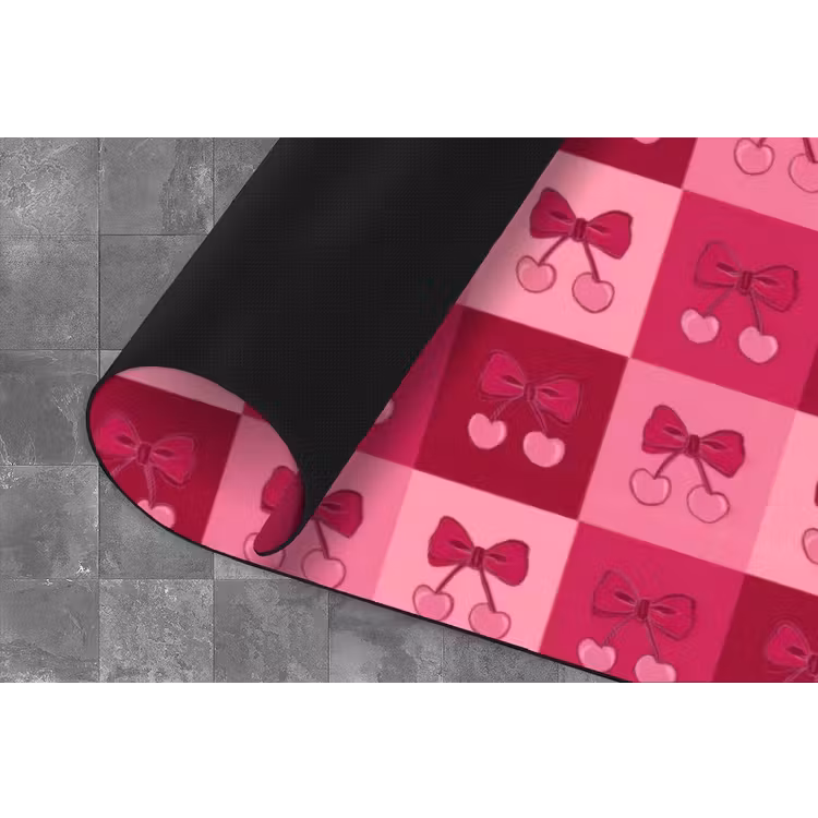 Kersen - Strikjes - Speels - Roze - Bordeaux Keukenloper - keukenmat middel 536 -closeup