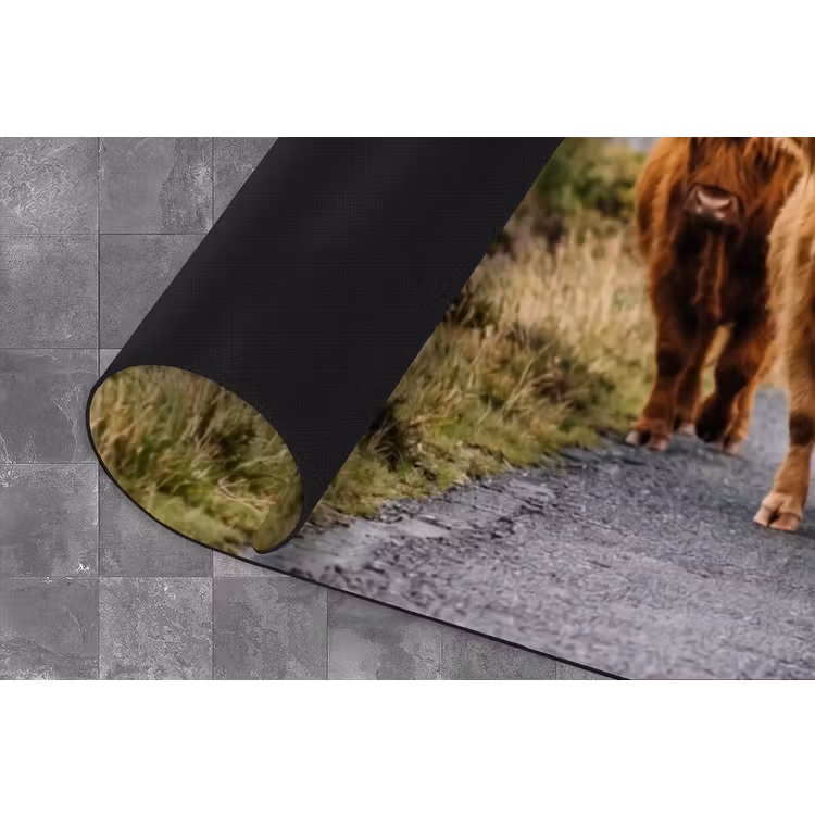 Schotse Hooglanders - Weg - Landschap - Kudde Keukenloper - keukenmat middel -closeup