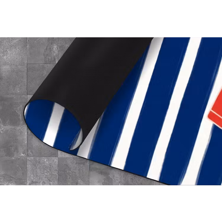Shorts - Waslijn - Zomer - Illustratie - Rood Keukenloper - keukenmat middel -closeup