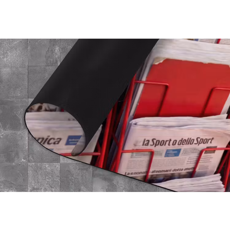 Kranten - Rek - Stedelijk - Dagelijks leven - Rood Keukenloper - keukenmat middel -closeup