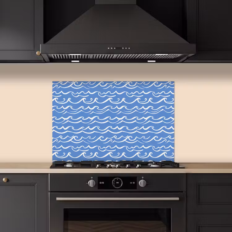 Blauw - Wit - Simpel - Getekend - Golven keuken achterwand spatscherm klein 900 -sfeer1