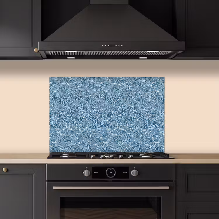 Blauw - Wit - Golven - Getekend - Textuur keuken achterwand spatscherm klein 900 -sfeer1