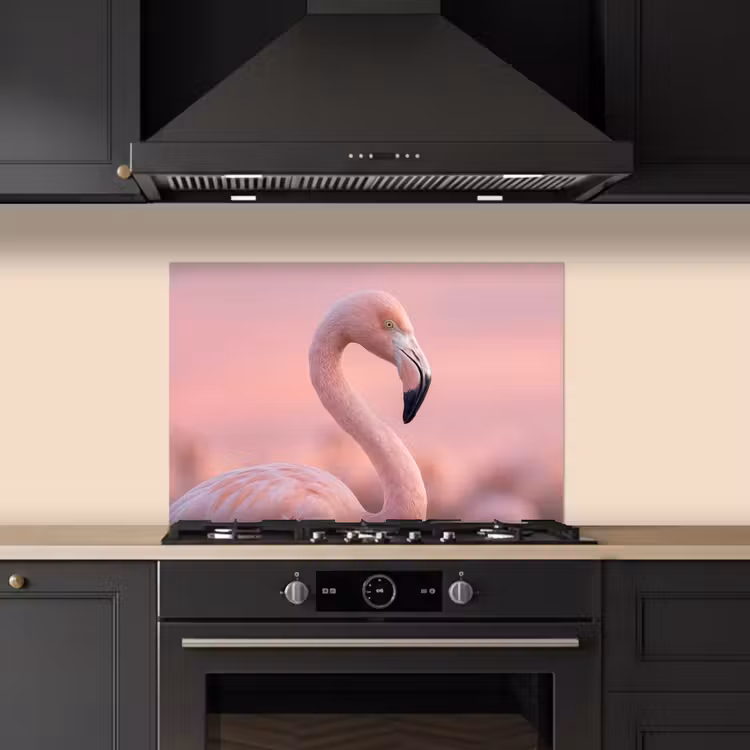 Flamingo - Portret - Roze keuken achterwand spatscherm klein -sfeer1