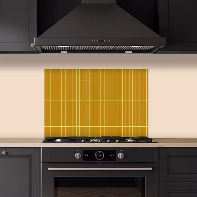 Tegels - Verticaal - Mosterdgeel keuken achterwand spatscherm klein 900 -sfeer1