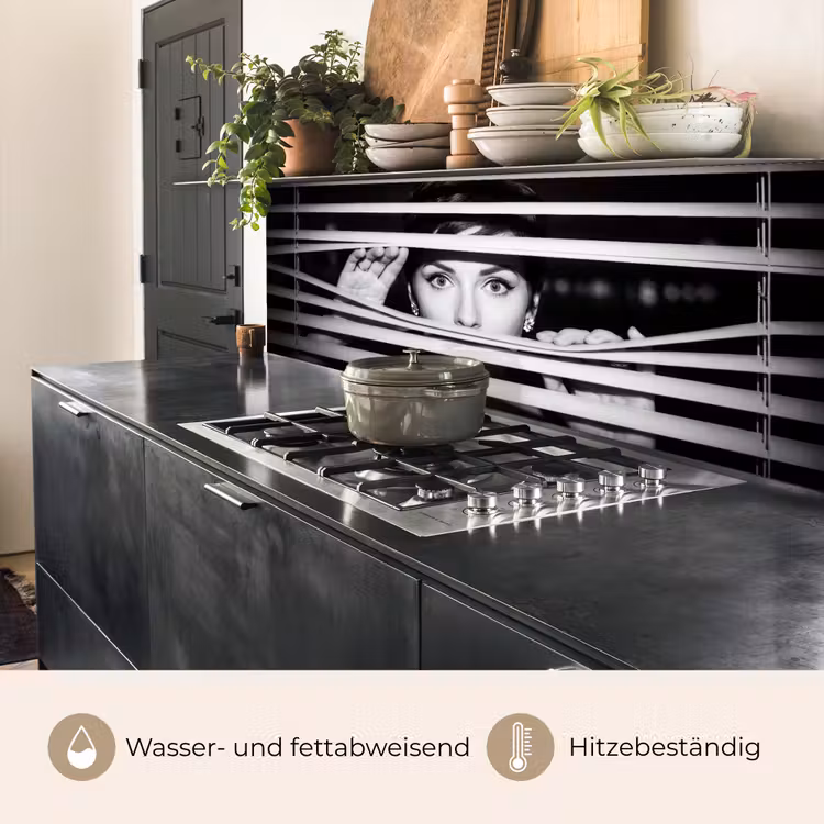 Vrouw - Jaloezieën - Portret - Zwart-wit keuken achterwand 2 middel -usp_DE