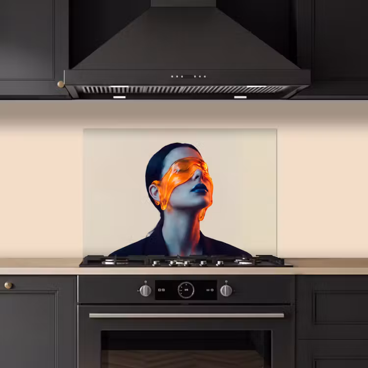 Vrouw - Oranje - Abstract - Modern - Kleurrijk keuken achterwand spatscherm klein -sfeer1