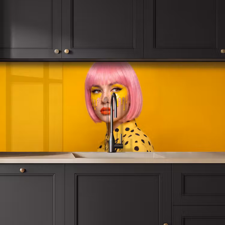 Vrouw - Portret - Abstract - Kleurrijk - Geel keuken achterwand 2 middel -sfeer1