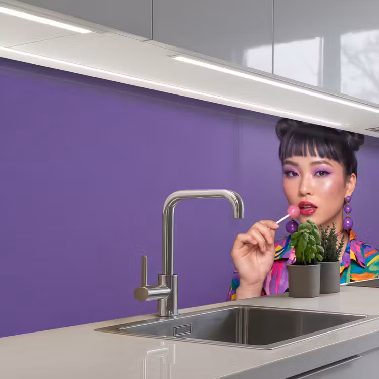 Vrouw - Portret - Make-up - Paars - Levendig keuken achterwand 2 middel -3d_schuin