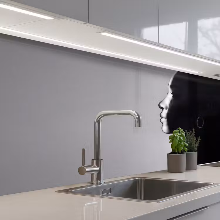 Vrouw - Profiel - Mensen - Zwart-wit keuken achterwand 2 middel -3d_schuin