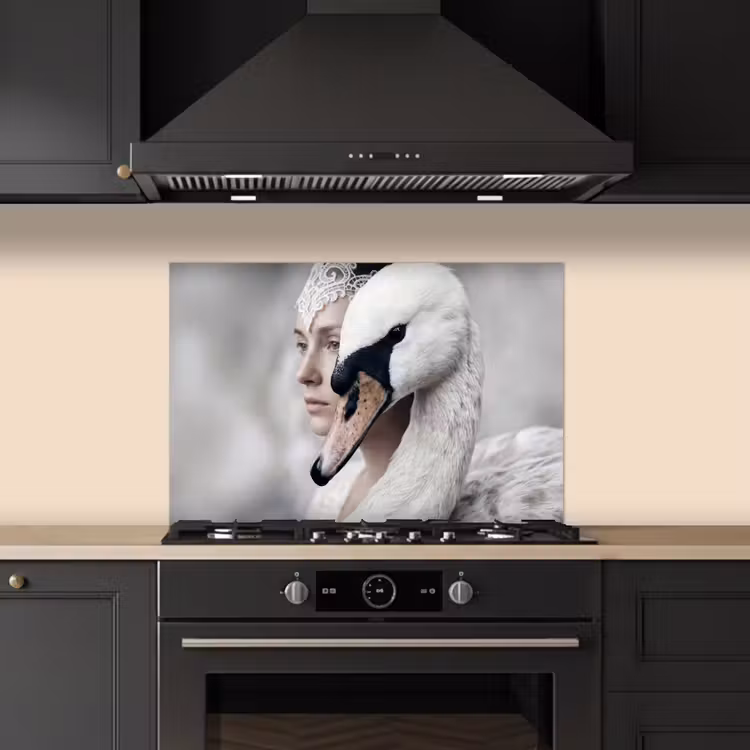 Vrouw - Zwaan - Wit keuken achterwand spatscherm klein -sfeer1