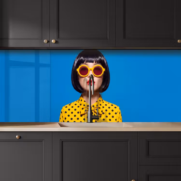 Vrouw - Zonnebril - Pop Art - Portret - Geel keuken achterwand 2 middel -sfeer1