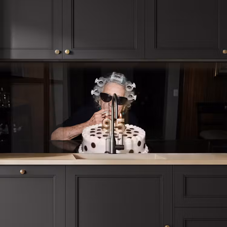 Verjaardag - Krulspeld - Oma keuken achterwand 2 middel -sfeer1