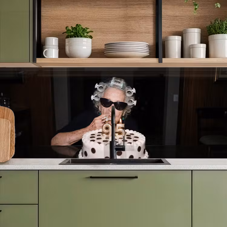 Verjaardag - Krulspeld - Oma keuken achterwand 2 middel -sfeer3