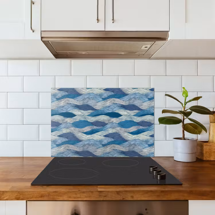 Getekend - Blauw - Wit - Golvend - Streepjes keuken achterwand spatscherm klein 900 -sfeer2