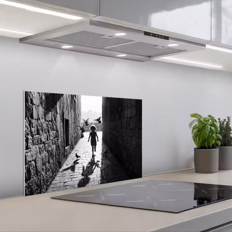 Kind - Vogel - Straat - Zwart-wit - Spelen keuken achterwand spatscherm klein -3d_schuin