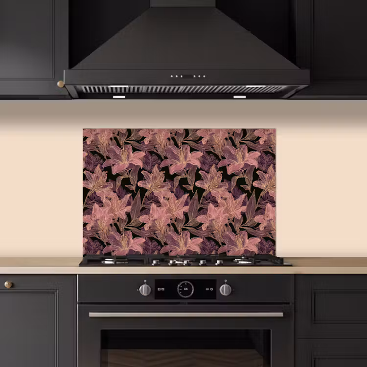 Lelies - Patroon - Paars - Goud keuken achterwand spatscherm klein 900 -sfeer1
