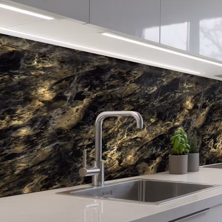 Marmer - Zwart - Goud keuken achterwand 2 middel 871 -3d_schuin
