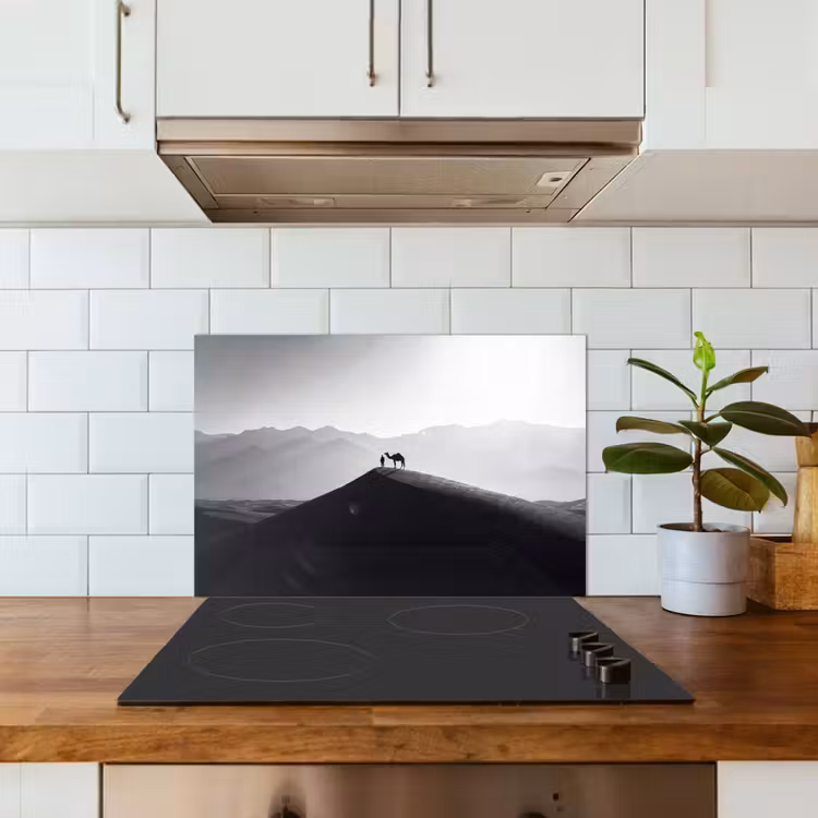 Mens - Kameel - Zandduin - Natuur - Monochroom keuken achterwand spatscherm klein -sfeer2