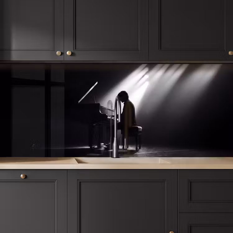 Persoon - Piano - Muziek - Zwart-wit - Podium keuken achterwand 2 middel -sfeer1