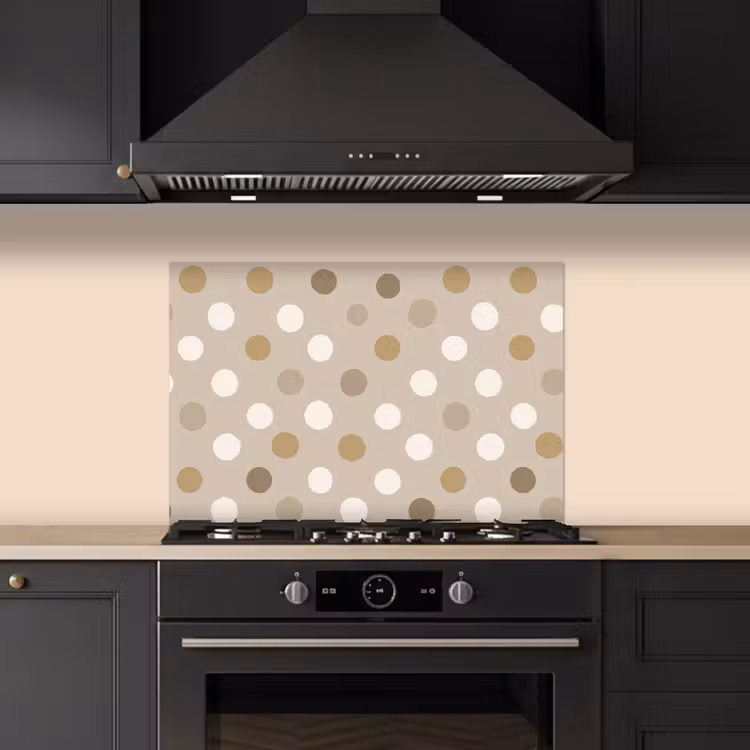 Polka - Dots - Beige keuken achterwand spatscherm klein 900 -sfeer1
