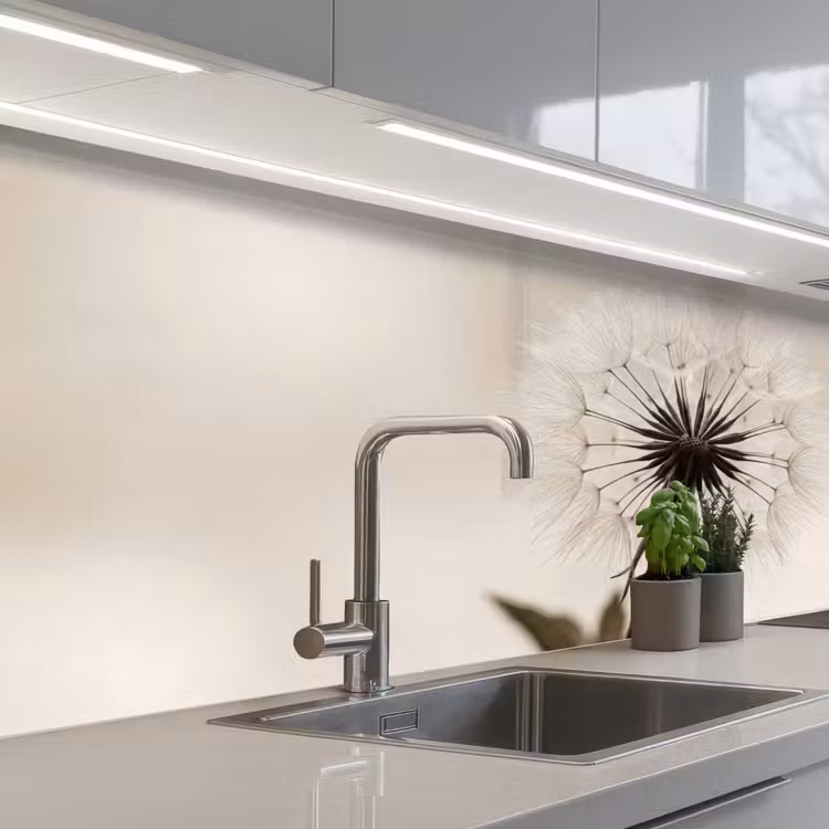 Paardenbloem - Minimalistisch - Wit keuken achterwand 2 middel -3d_schuin