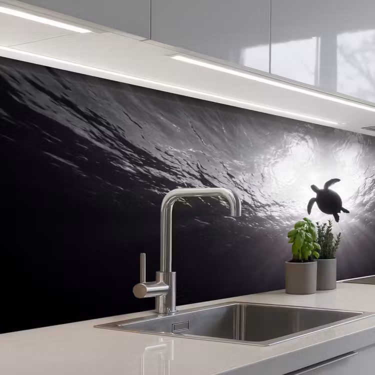 Schildpad - Onderwater - Lichtstralen - Oceaan - Zwart-wit keuken achterwand 2 middel -3d_schuin
