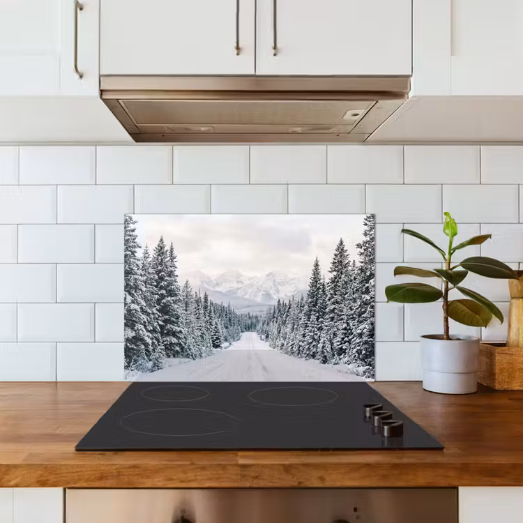 Weg - Sneeuw - Naaldbos - Winter - Avontuurlijk keuken achterwand spatscherm klein -sfeer2