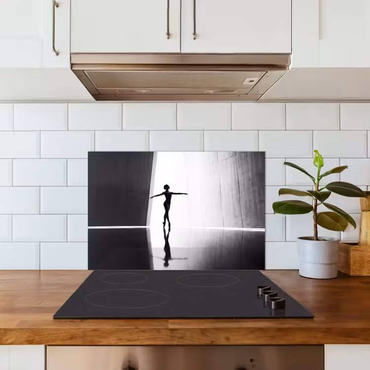Danser - Silhouette - Kunst - Modern - Zwart-wit keuken achterwand spatscherm klein -sfeer2