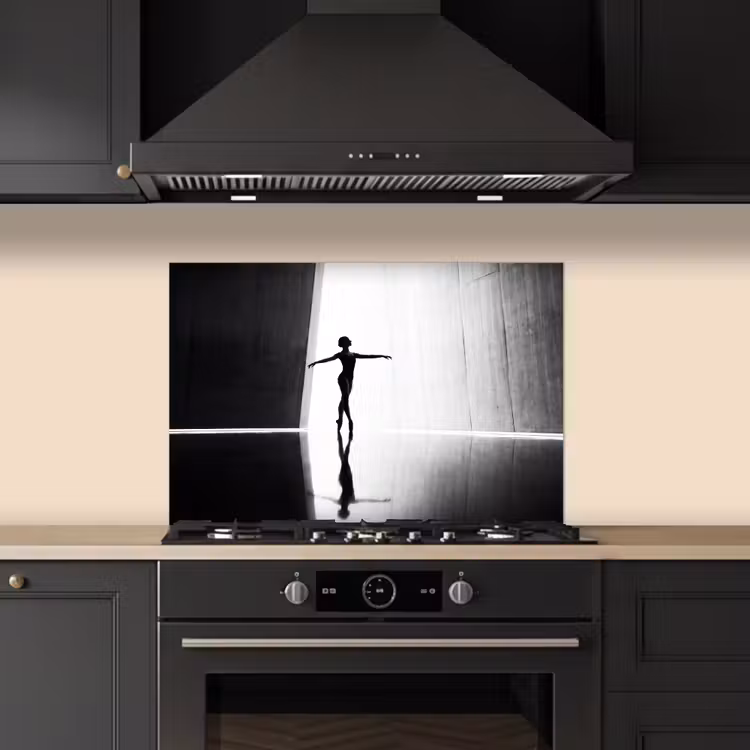 Danser - Silhouette - Kunst - Modern - Zwart-wit keuken achterwand spatscherm klein -sfeer1