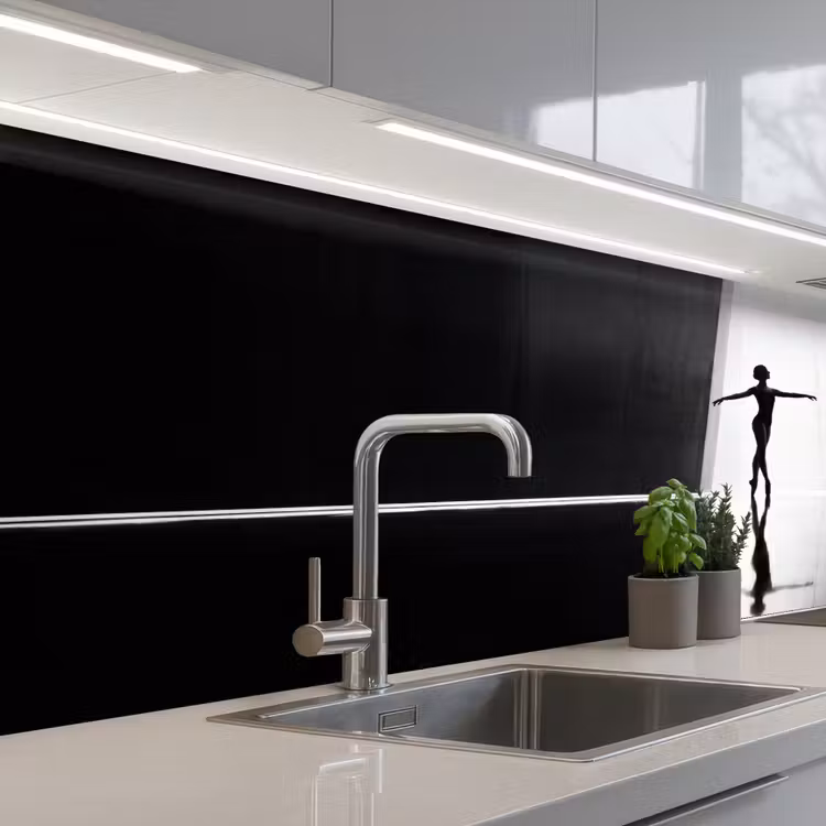 Danser - Silhouette - Kunst - Modern - Zwart-wit keuken achterwand 2 middel -3d_schuin