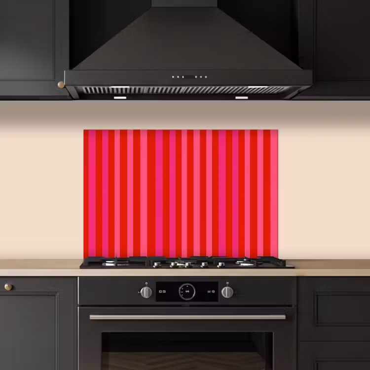 Verticaal - Strepen - Roze keuken achterwand spatscherm klein 900 -sfeer1