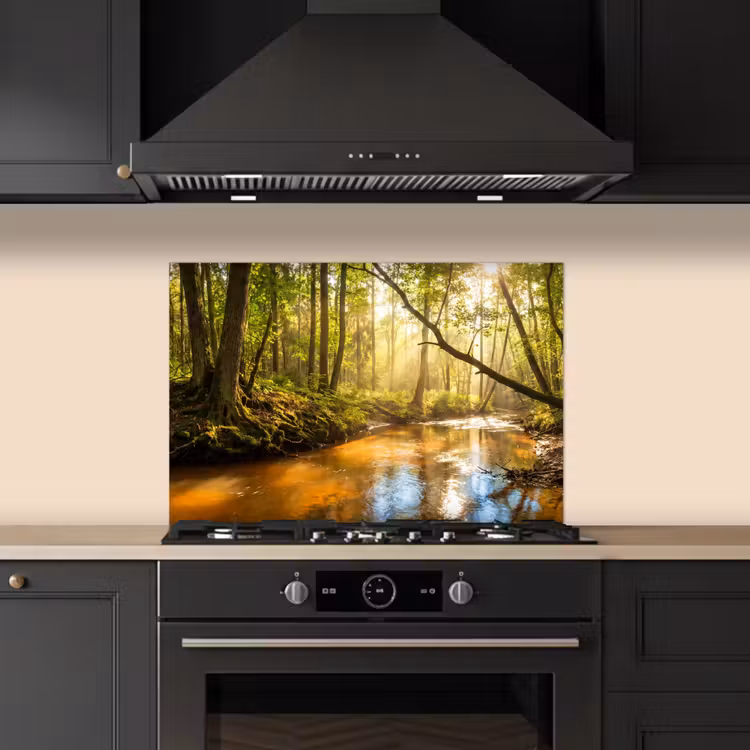 Bos - Beek - Zonlicht - Natuur - Groen keuken achterwand spatscherm klein -sfeer1