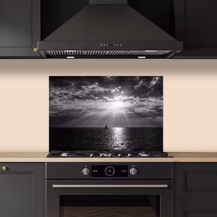 Water - Boot - Lucht - Natuur - Zwart-wit keuken achterwand spatscherm klein -sfeer1