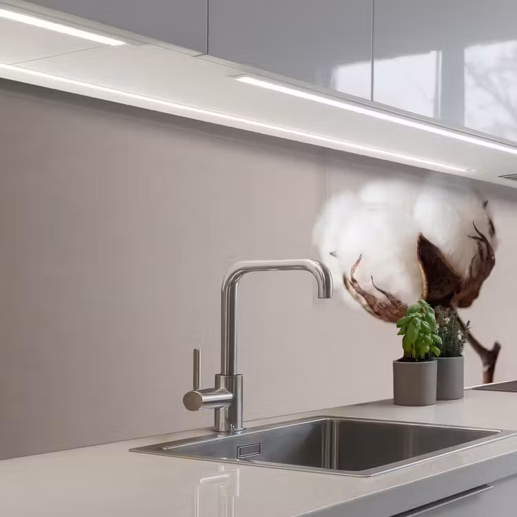 Katoenbol - Minimalistisch - Wit keuken achterwand 2 middel -3d_schuin