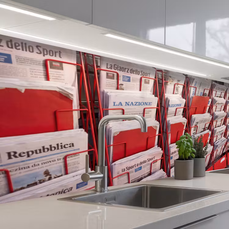 Kranten - Rek - Stedelijk - Dagelijks leven - Rood keuken achterwand 2 middel -3d_schuin