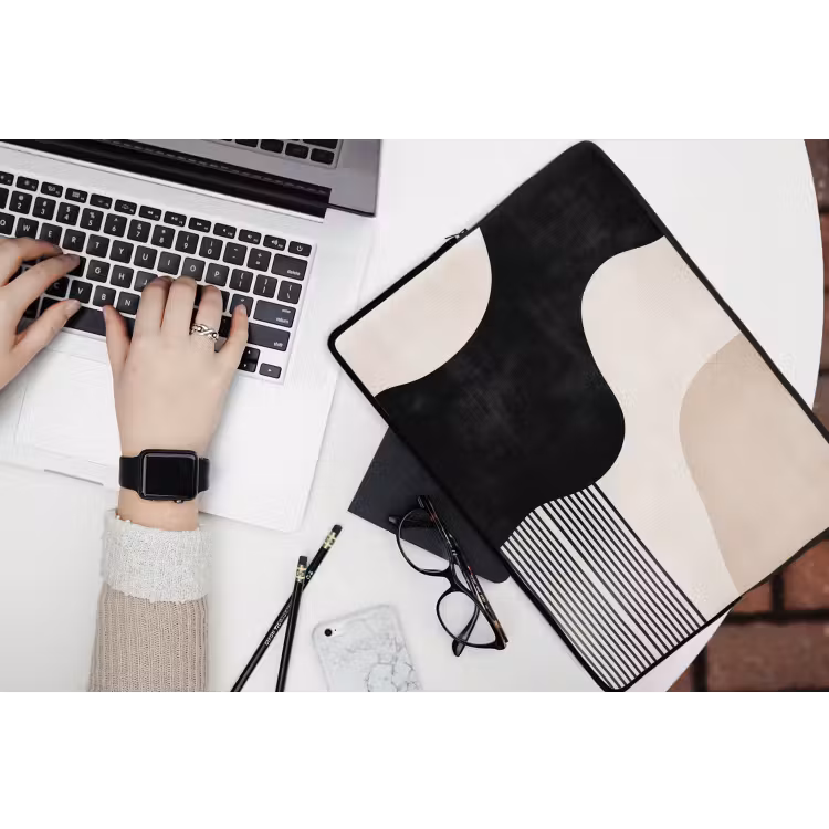 Abstract - Japandi - Beige - Modern laptophoes neopreen klein -bureau