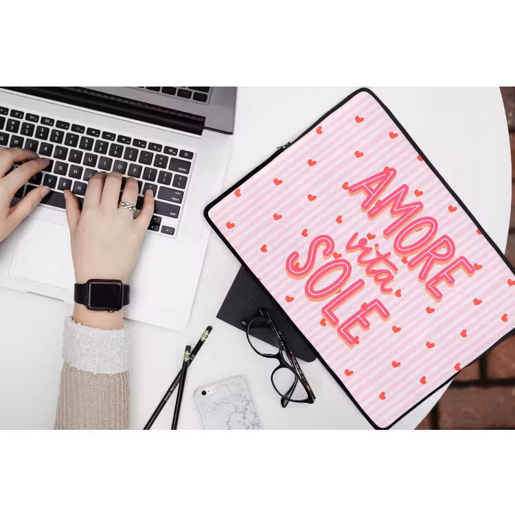 Amore vita sole - Roze - Hartjes laptophoes neopreen klein -bureau