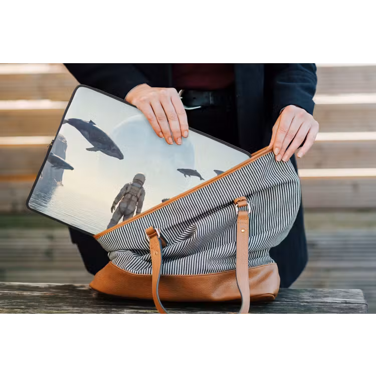 Laptop hülle - Astronaut – Wal – Fantasie - Ruimtevaarder - Walvis - Fantasie laptophoes neopreen klein