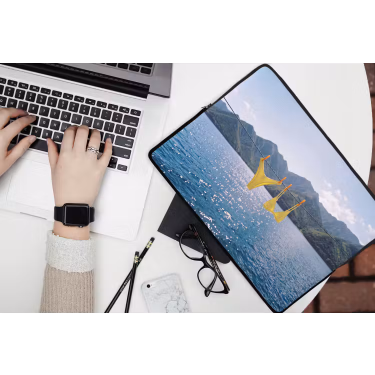 Badmode - Bikini - Zee - Bergen - Geel laptophoes neopreen klein -bureau