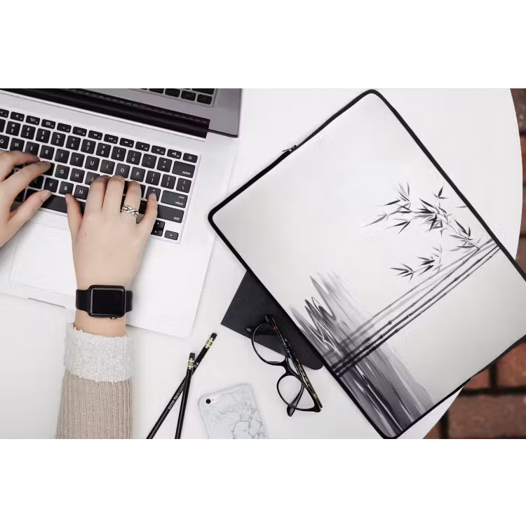 Bamboestammen - Water - Minimalistisch - Wit laptophoes neopreen klein -bureau