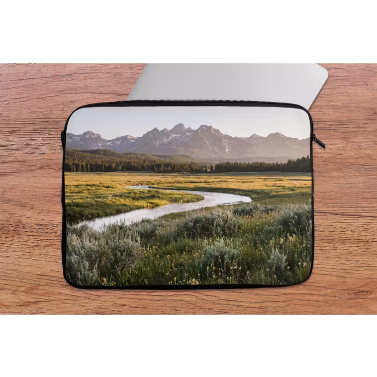 Berglandschap - Rivier - Bos laptophoes neopreen klein -tafel