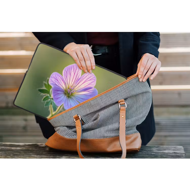 Bloem - Close up - Paars laptophoes neopreen klein -tas