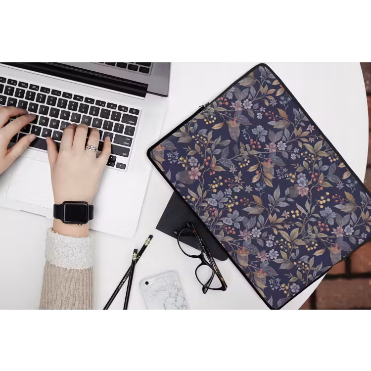 Bloemen - Bladeren - Patroon - Botanisch - Donkerblauw laptophoes neopreen klein -bureau