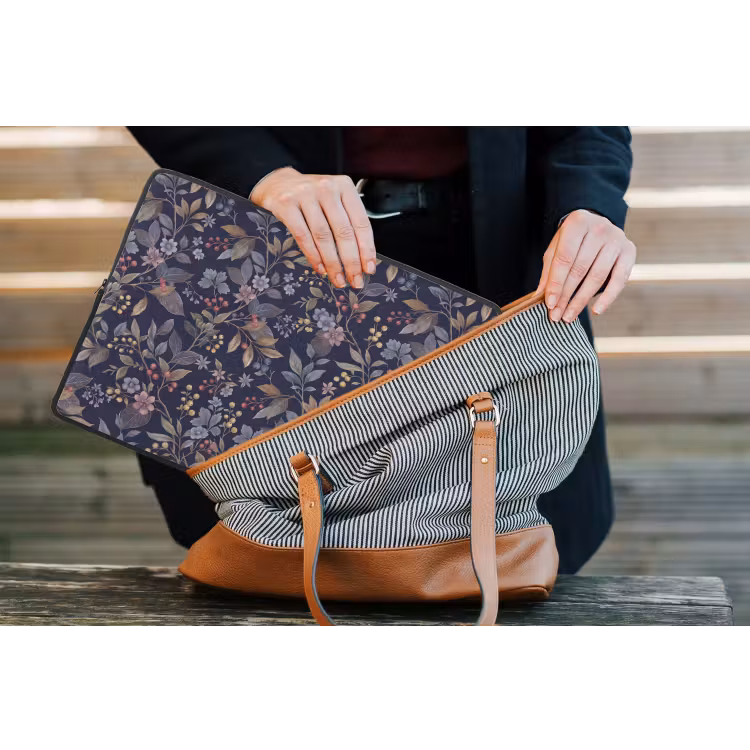 Bloemen - Bladeren - Patroon - Botanisch - Donkerblauw laptophoes neopreen klein -tas