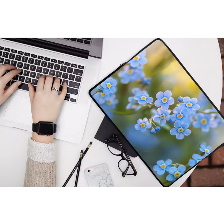 Bloemetjes - Blauw - Vergeet mij nietjes laptophoes neopreen klein -bureau