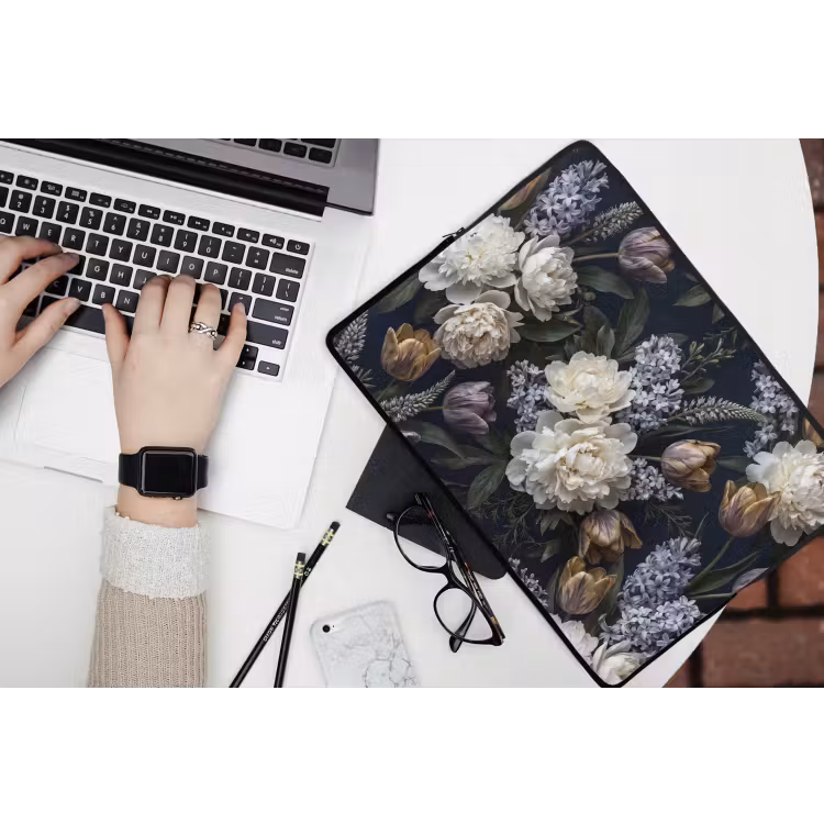 Bloemen - Donker - Elegant - Natuur - Wit laptophoes neopreen klein -bureau