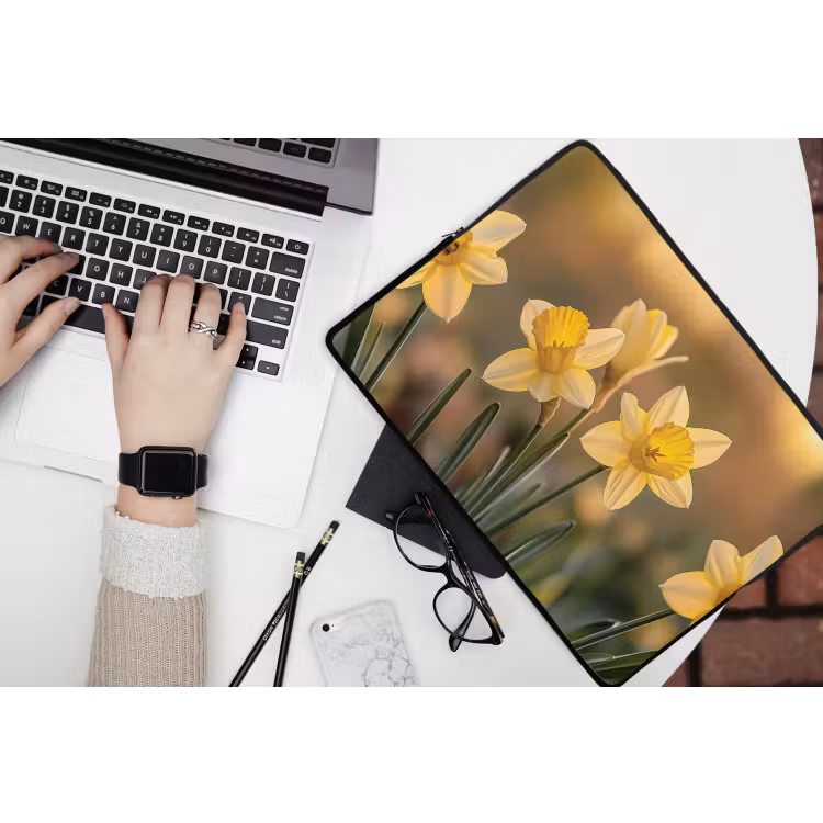Bloemen - Geel - Wazig laptophoes neopreen klein -bureau